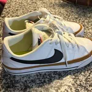 Womens Nike Court Legacy Next Nature Size 7